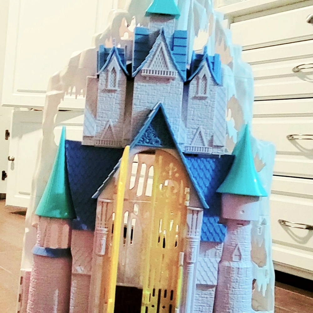 Disney's Frozen 2-in-1 Castle